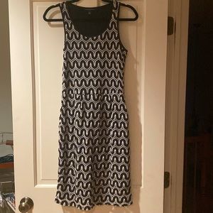 Banana Republic black and white shift dress